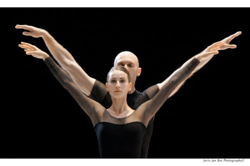 WINGS OF WAX-jpg.183_0356 Nederlands Dans Theater in Wings of Wax. Photo Courtesy NDT.