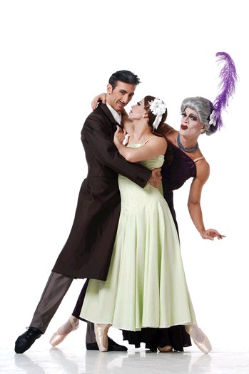 Les Ballets Grandiva. Photo by Eduardo Patino.